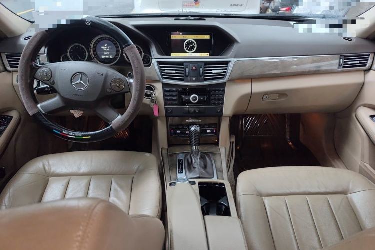 Used Mercedes-Benz E-Class 2010 E 200 CGI Elegant Model Center Console