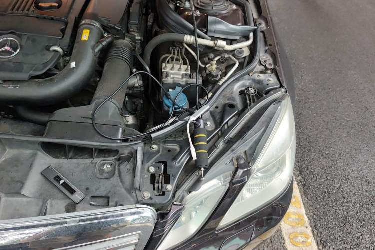 Used Mercedes-Benz E-Class 2010 E 200 CGI Elegant Model Engine Bay Left