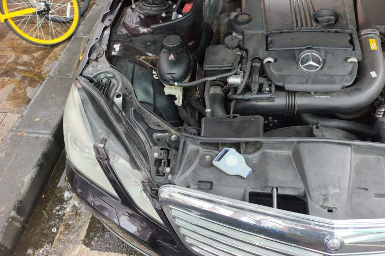 Used Mercedes-Benz E-Class 2010 E 200 CGI Elegant Model Engine Bay Right