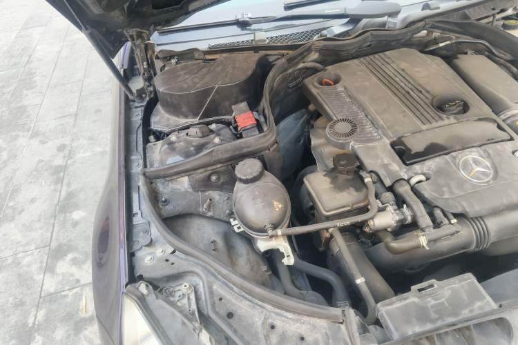 Used Mercedes-Benz E-Class 2010 E 260 CGI Coupe Engine Bay Right