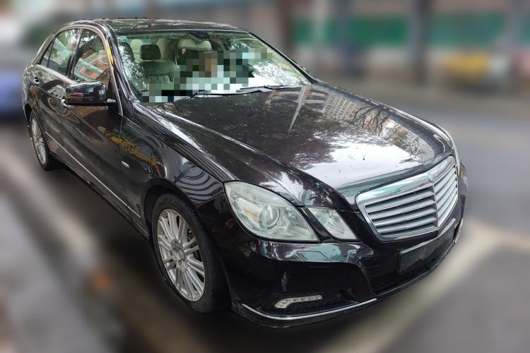 Used Mercedes-Benz E-Class 2010 E 200 CGI Elegant Model Front Right 45 Deg