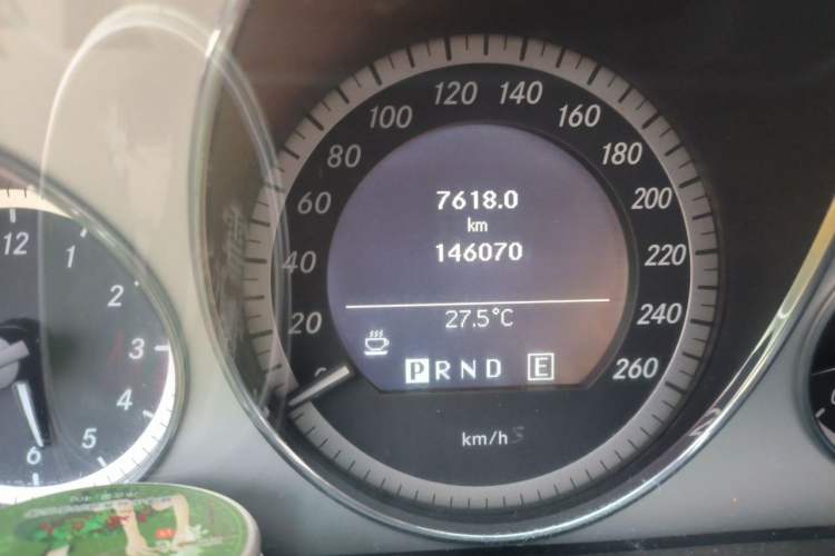 Used Mercedes-Benz E-Class 2010 E 260 CGI Coupe Odometer Close Up
