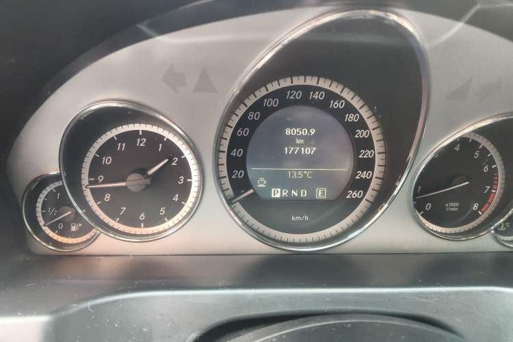 Used Mercedes-Benz E-Class 2010 E 260 CGI Coupe Odometer Close Up