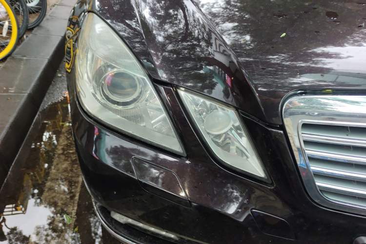 Used Mercedes-Benz E-Class 2010 E 200 CGI Elegant Model Right Front Headlight