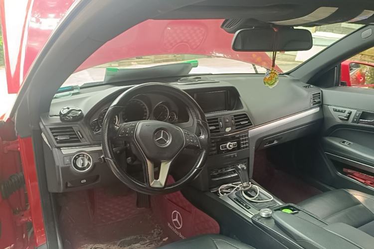 Used Mercedes-Benz E-Class 2010 E 260 CGI Coupe Center Console