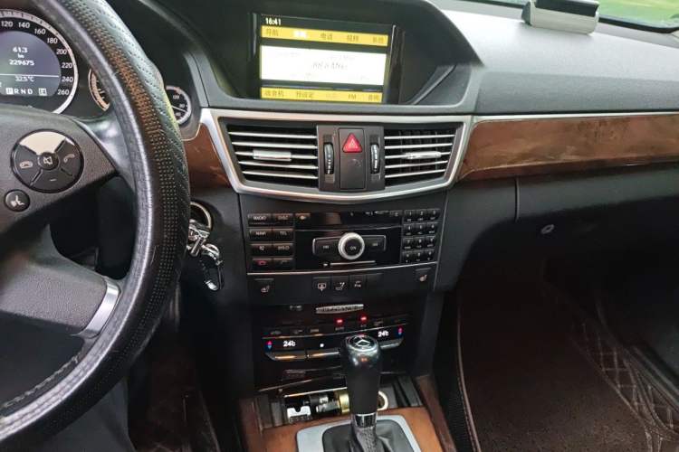 Used Mercedes-Benz E-Class 2010 E 260 L CGI Elegant Model Audio And AC Panel