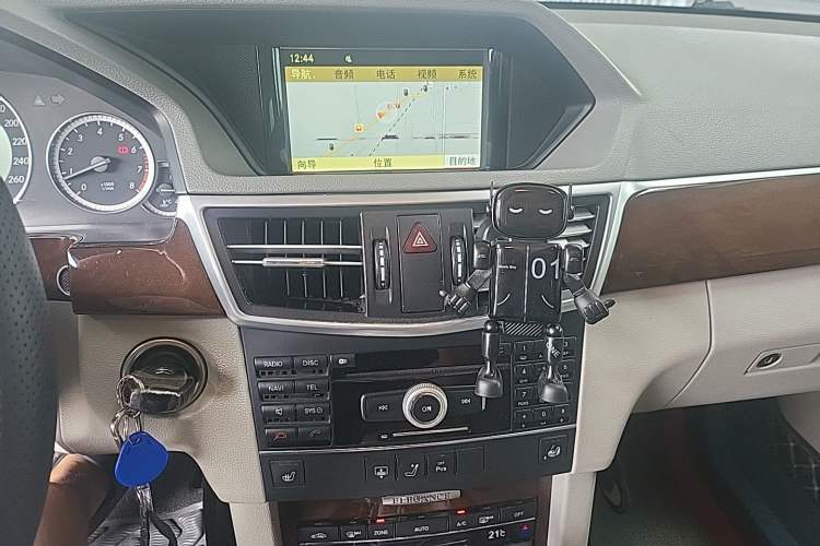 Used Mercedes-Benz E-Class 2010 E 260 L CGI Elegant Model Audio And AC Panel