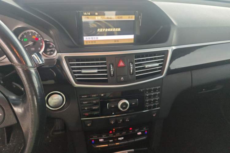 Used Mercedes-Benz E-Class 2010 E 300 Fashion Luxury Edition Audio And AC Panel