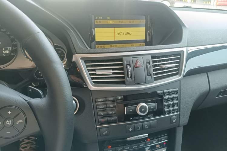 Used Mercedes-Benz E-Class 2010 E 300 L Fashion Model Audio And AC Panel