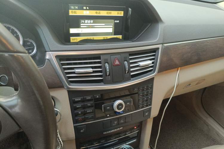 Used Mercedes-Benz E-Class 2010 E 200 CGI Elegant Model Audio And AC Panel