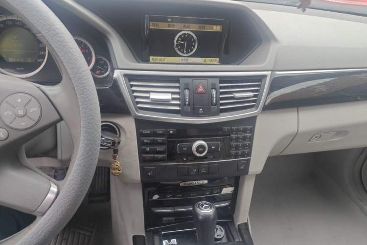 Used Mercedes-Benz E-Class 2010 E 200 CGI Elegant Model Audio And AC Panel