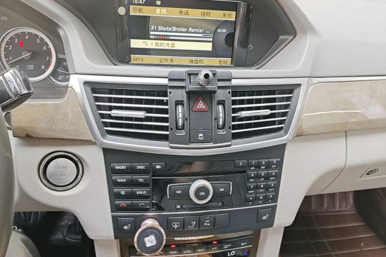 Used Mercedes-Benz E-Class 2010 E 300 Elegant Luxury Edition Audio And AC Panel