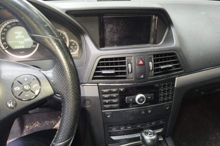Used Mercedes-Benz E-Class 2010 E 260 CGI Coupe Audio And AC Panel