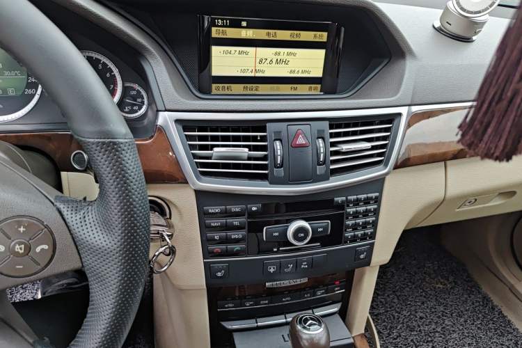 Used Mercedes-Benz E-Class 2010 E 260 L CGI Elegant Model Audio And AC Panel