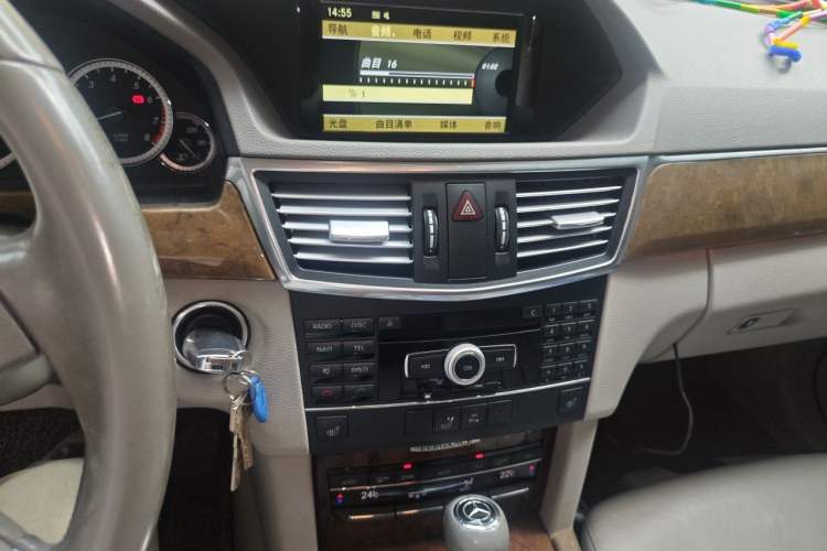Used Mercedes-Benz E-Class 2010 E 200 CGI Elegant Model Audio And AC Panel