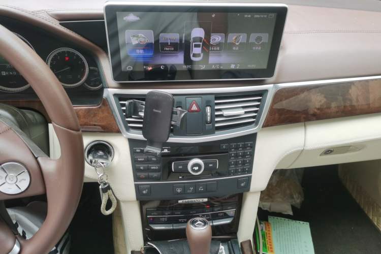 Used Mercedes-Benz E-Class 2010 E 260 L CGI Elegant Model Audio And AC Panel