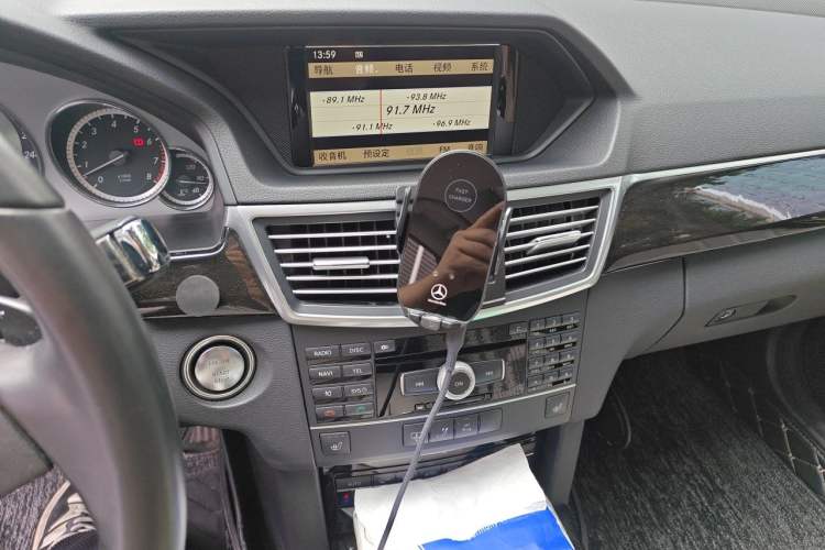 Used Mercedes-Benz E-Class 2010 E 300 L Fashion Model Audio And AC Panel