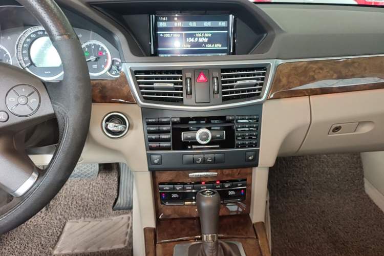 Used Mercedes-Benz E-Class 2010 E 200 CGI Elegant Model Audio And AC Panel