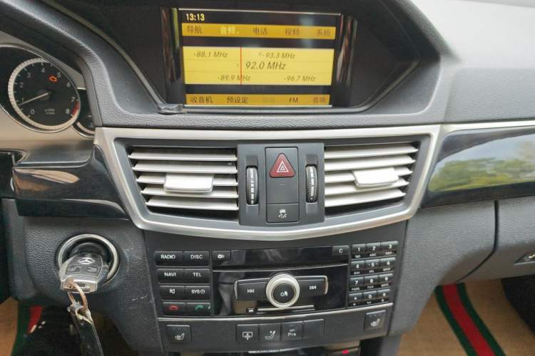 Used Mercedes-Benz E-Class 2010 E 260 CGI Fashion Model Audio And AC Panel