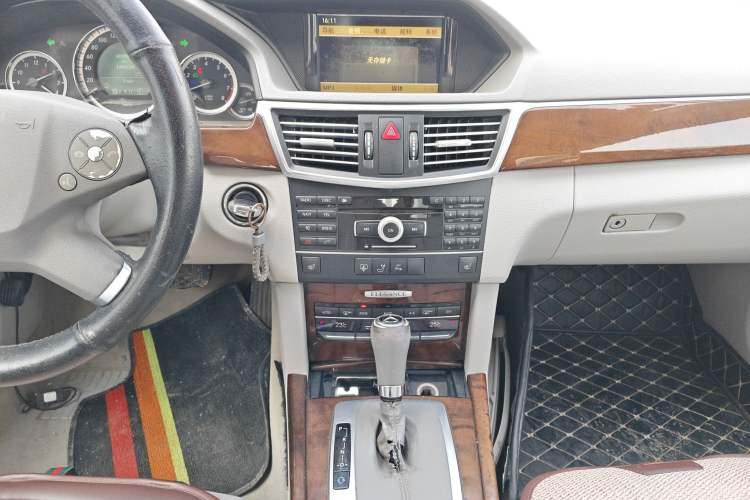 Used Mercedes-Benz E-Class 2010 E 260 L CGI Elegant Model Audio And AC Panel