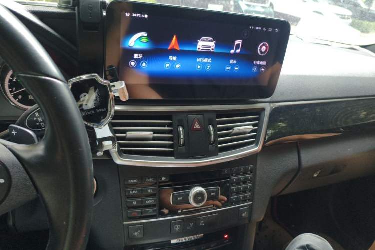 Used Mercedes-Benz E-Class 2010 E 300 L Fashion Model Audio And AC Panel