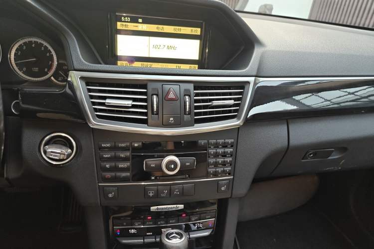Used Mercedes-Benz E-Class 2010 E 260 CGI Fashion Model Audio And AC Panel