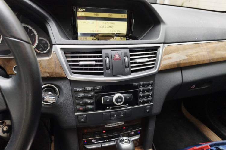 Used Mercedes-Benz E-Class 2010 E 200 CGI Elegant Model Audio And AC Panel
