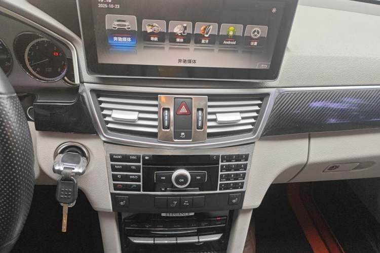 Used Mercedes-Benz E-Class 2010 E 200 CGI Elegant Model Audio And AC Panel