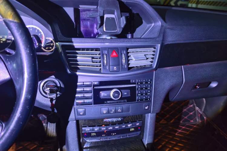 Used Mercedes-Benz E-Class 2010 E 300 Fashion Luxury Edition Audio And AC Panel