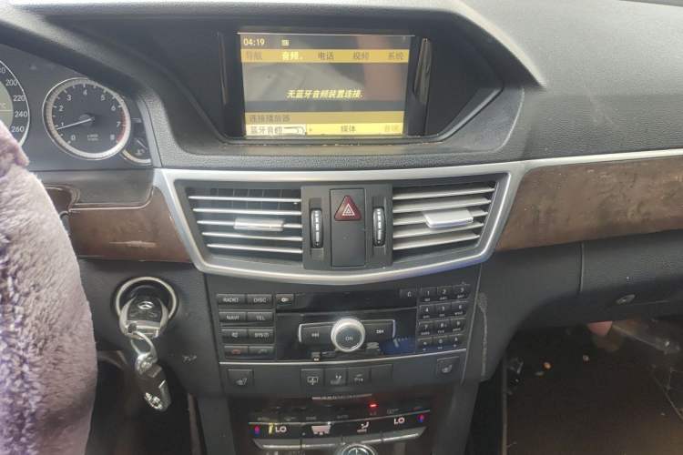Used Mercedes-Benz E-Class 2010 E 260 L CGI Elegant Model Audio And AC Panel