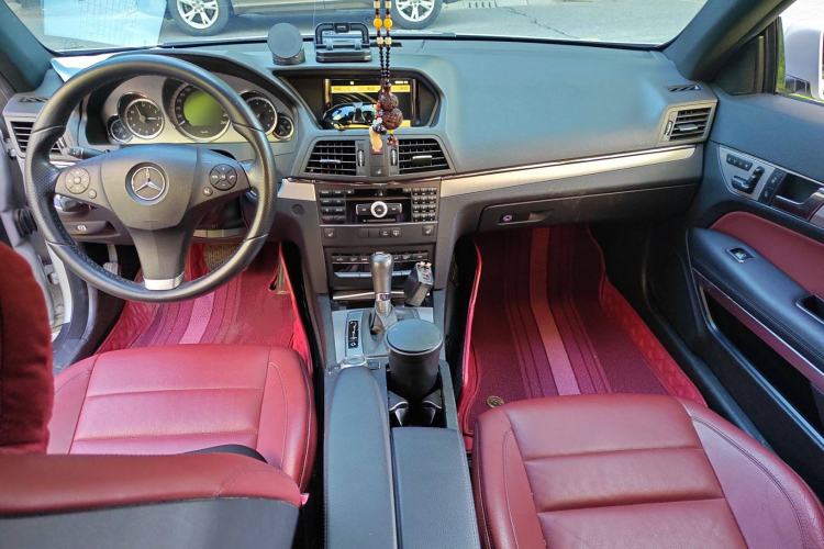 Used Mercedes-Benz E-Class 2010 E 260 CGI Coupe Center Console