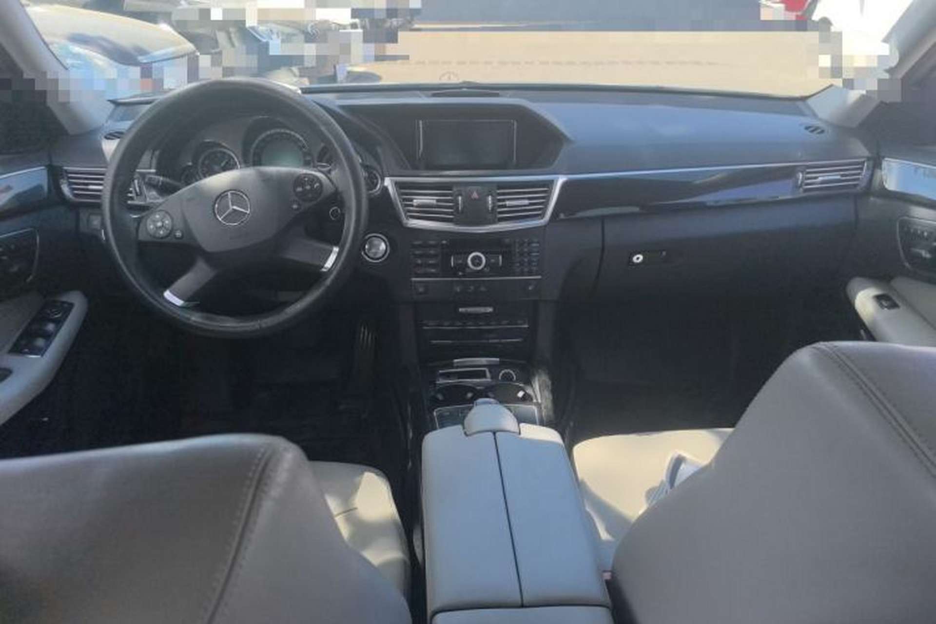 Used Mercedes-Benz E-Class 2010 E 300 L Fashion Model Center Console