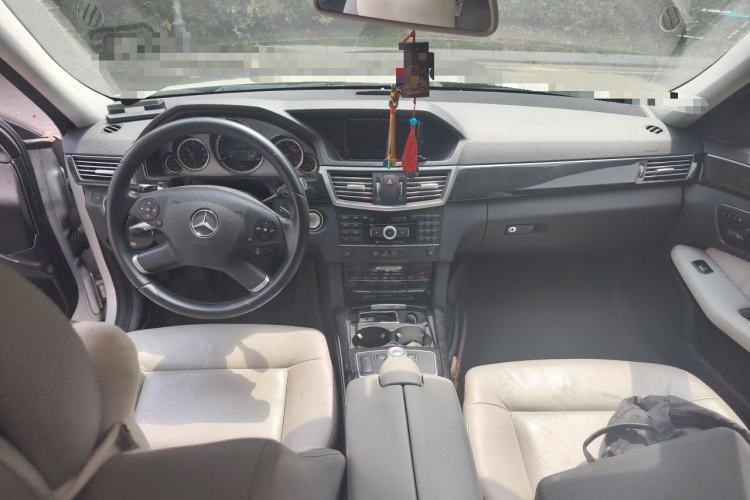Used Mercedes-Benz E-Class 2010 E 300 L Fashion Model Center Console