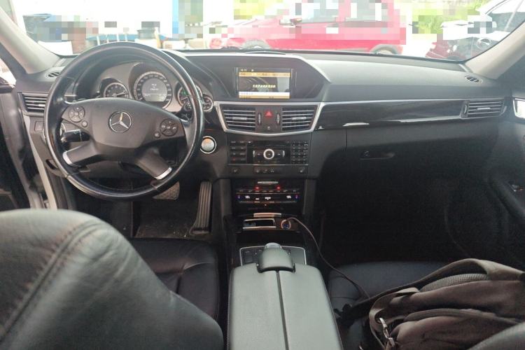 Used Mercedes-Benz E-Class 2010 E 300 Fashion Luxury Edition Center Console