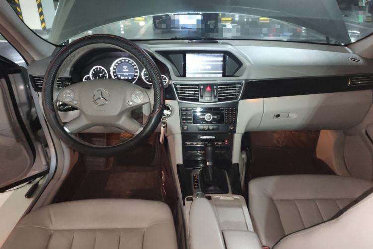 Used Mercedes-Benz E-Class 2010 E 200 CGI Elegant Model Center Console