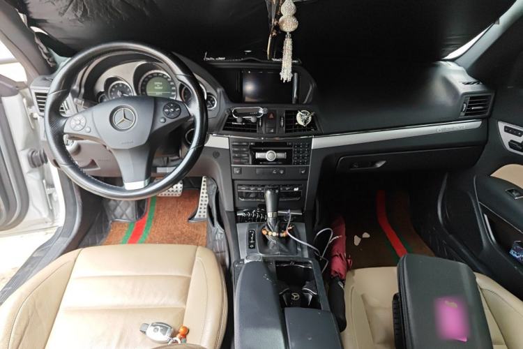 Used Mercedes-Benz E-Class 2010 E 260 CGI Coupe Center Console