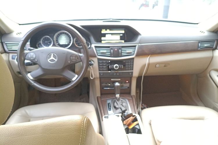 Used Mercedes-Benz E-Class 2010 E 200 CGI Elegant Model Center Console