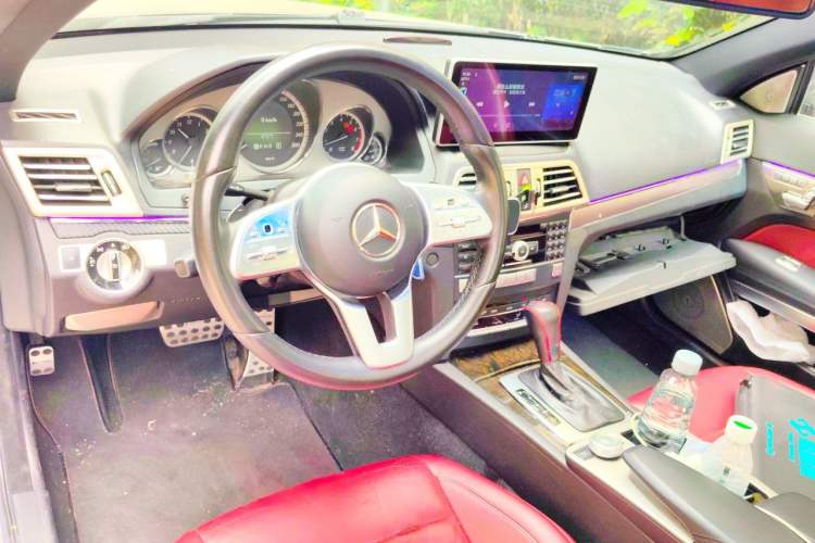 Used Mercedes-Benz E-Class 2010 E 260 CGI Coupe Center Console