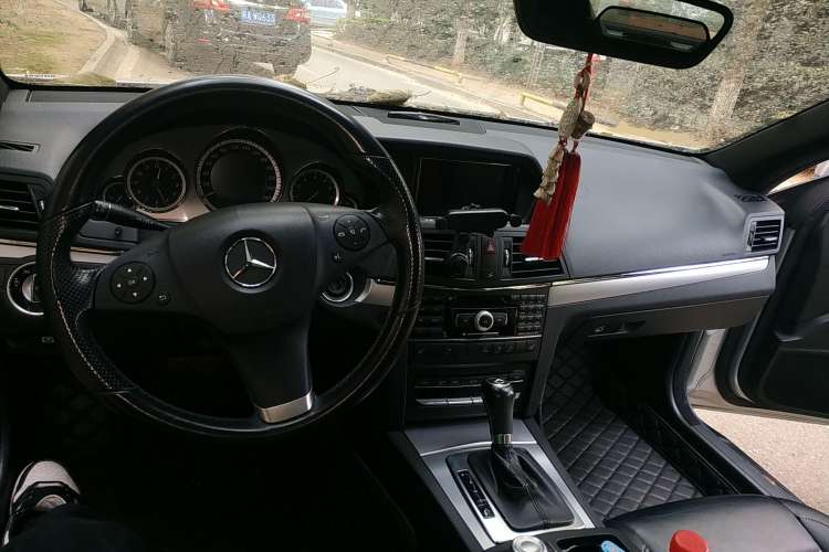 Used Mercedes-Benz E-Class 2010 E 260 CGI Convertible Center Console