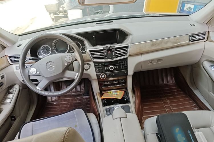 Used Mercedes-Benz E-Class 2010 E 300 Elegant Luxury Edition Center Console