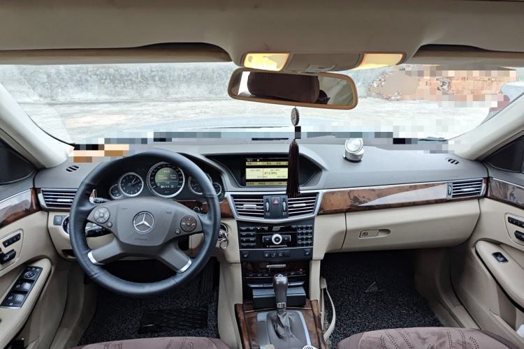 Used Mercedes-Benz E-Class 2010 E 260 L CGI Elegant Model Center Console