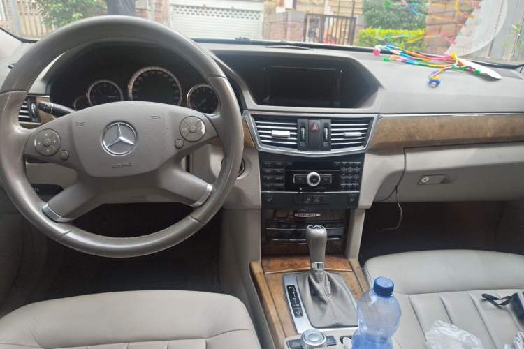 Used Mercedes-Benz E-Class 2010 E 200 CGI Elegant Model Center Console
