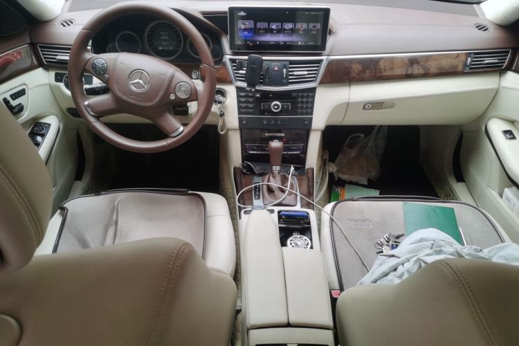 Used Mercedes-Benz E-Class 2010 E 260 L CGI Elegant Model Center Console