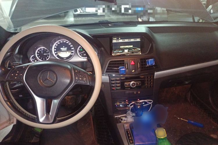 Used Mercedes-Benz E-Class 2010 E 260 CGI Coupe Center Console