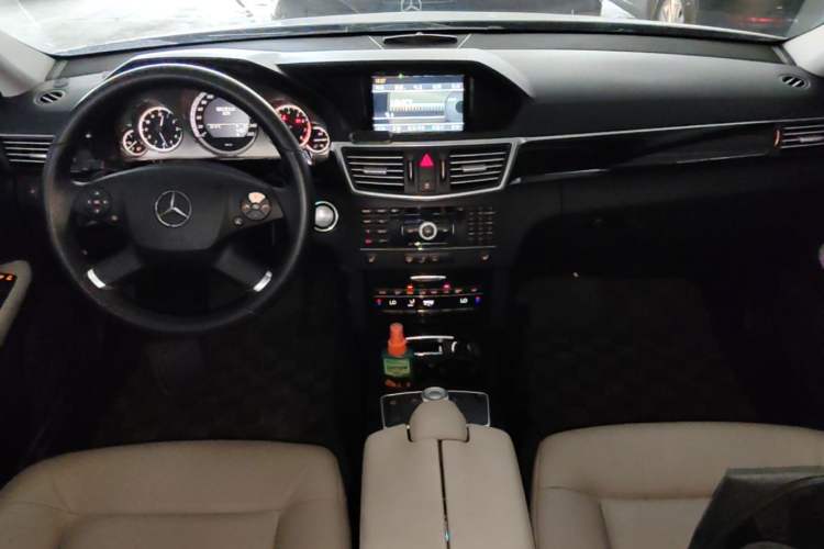 Used Mercedes-Benz E-Class 2010 E 300 Fashion Luxury Edition Center Console