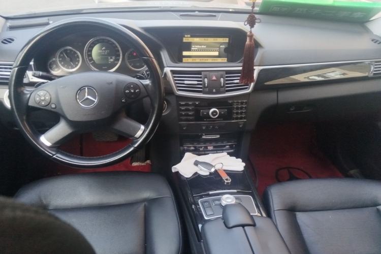 Used Mercedes-Benz E-Class 2010 E 300 Fashion Luxury Edition Center Console
