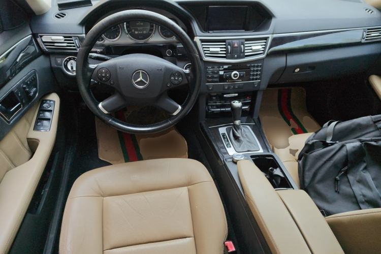 Used Mercedes-Benz E-Class 2010 E 260 CGI Fashion Model Center Console