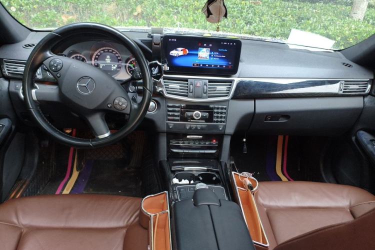 Used Mercedes-Benz E-Class 2010 E 300 L Fashion Model Center Console
