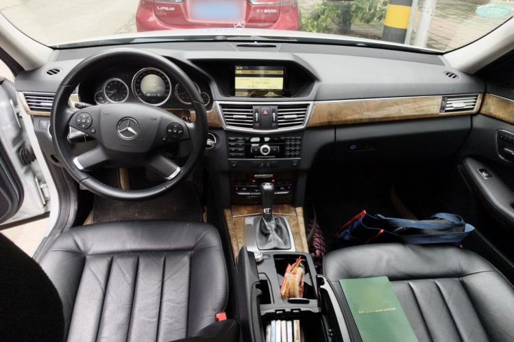 Used Mercedes-Benz E-Class 2010 E 200 CGI Elegant Model Center Console