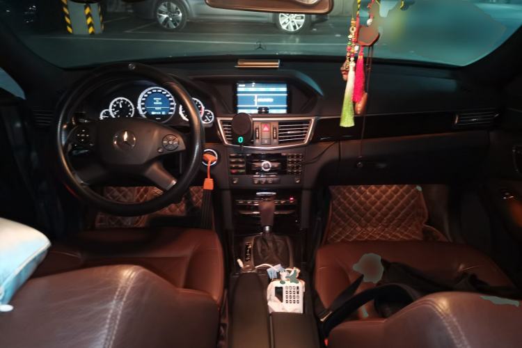 Used Mercedes-Benz E-Class 2010 E 260 CGI Fashion Model Center Console